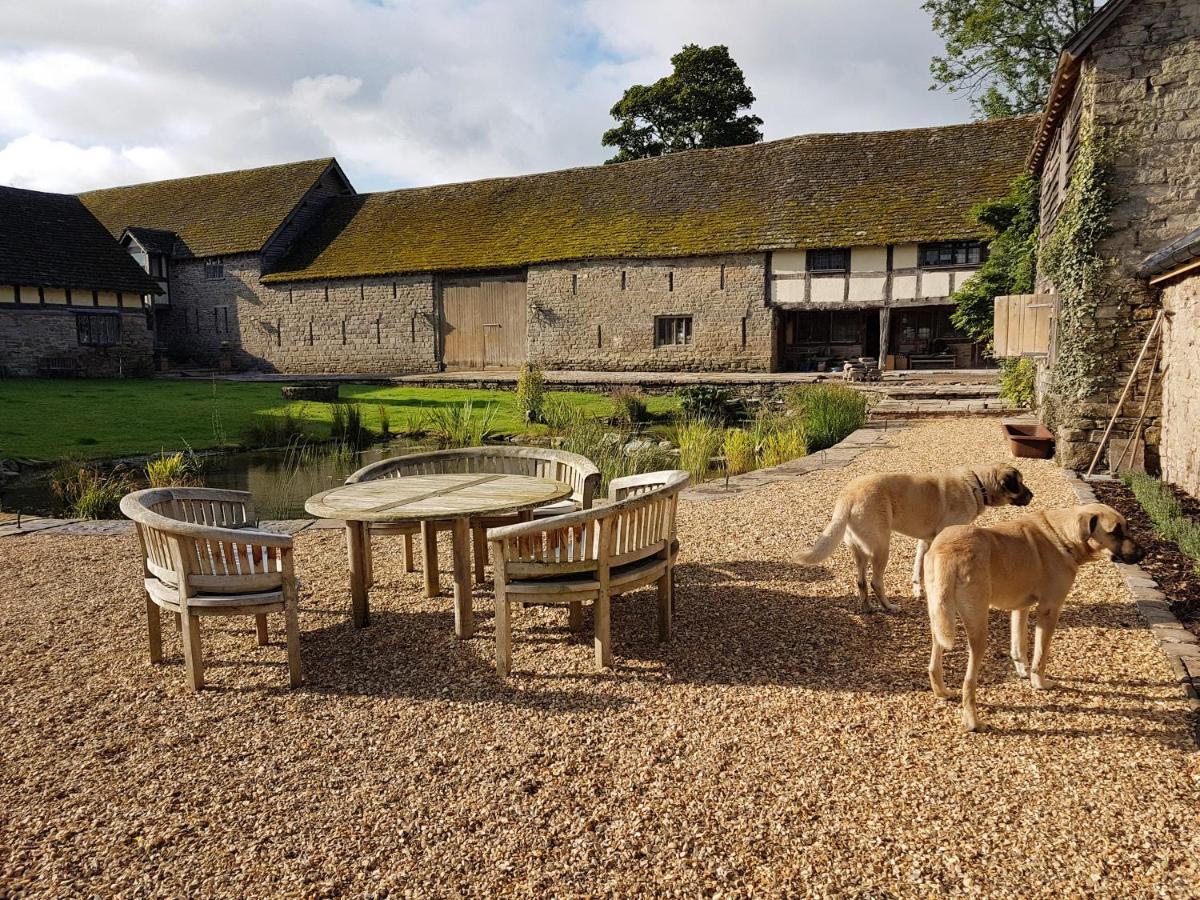 The Threshing Barn At Penrhos Court Villa Kington  Kültér fotó