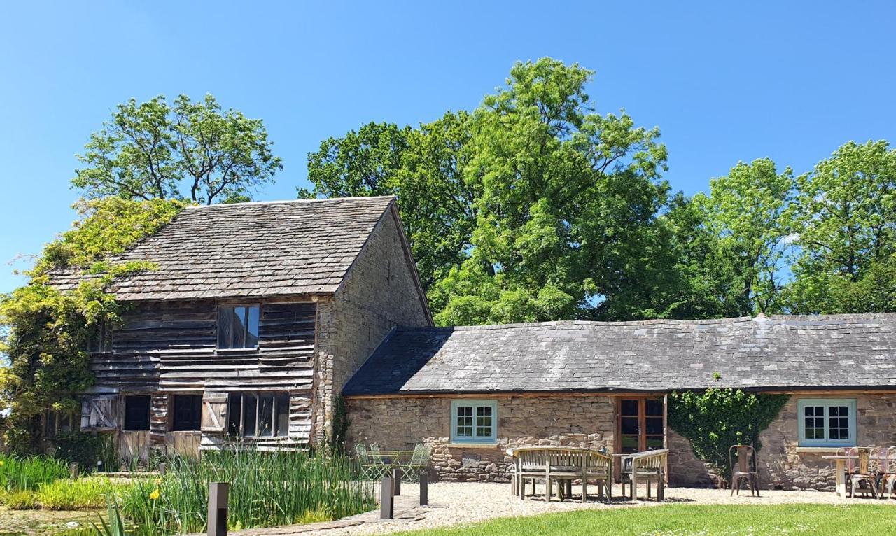 The Threshing Barn At Penrhos Court Villa Kington  Kültér fotó