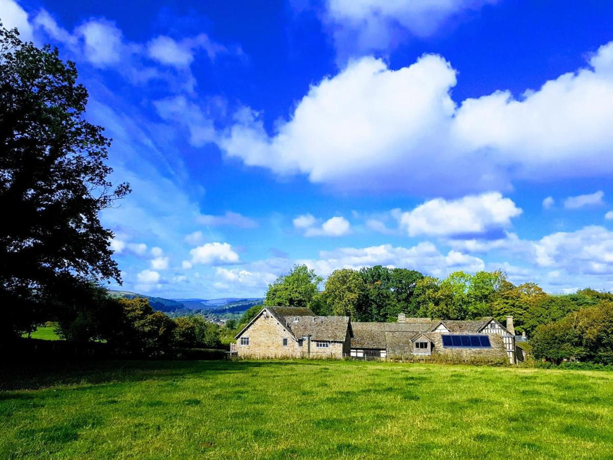 The Threshing Barn At Penrhos Court Villa Kington  Kültér fotó